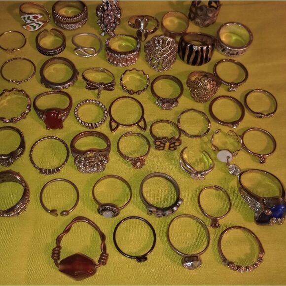 Lot of 46 various fashion rings - Picture 1 of 9